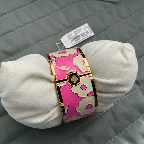 Kate Spade New York Picnic Floral Delacorte Enamel Bangle Watch NIB - Picture 4 of 12